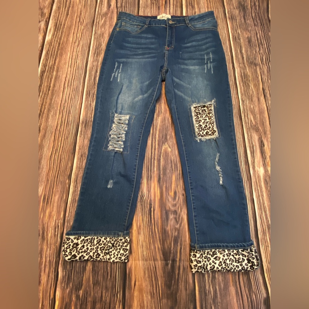 L&B Size 16 Leopard Patch Distressed Stretchy Cuffed Hem Jeans. Great Condition